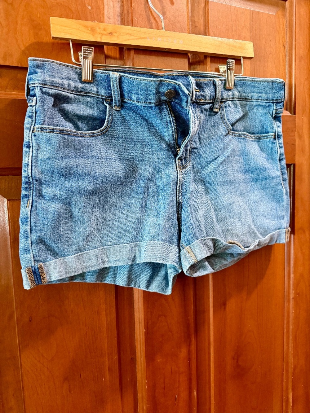 ☀️ Old Navy Medium Wash Cuffed Denim Shorts — Size 12
